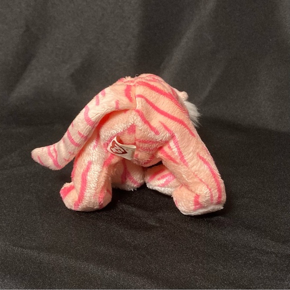 ⭐️ Vintage 2003 Mystique The Pink Tiger Ty Beanie Baby - Picture 5 of 12